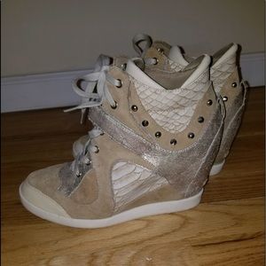 Guess Huxley 2 Wedge Sneaker size 10
